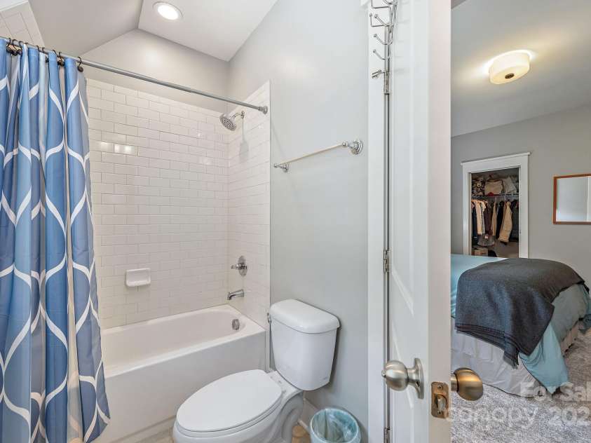 1620 Arnold Drive, Charlotte, NC 28205.  MLS# CAR4261457, YatesRealty ID 30365. 