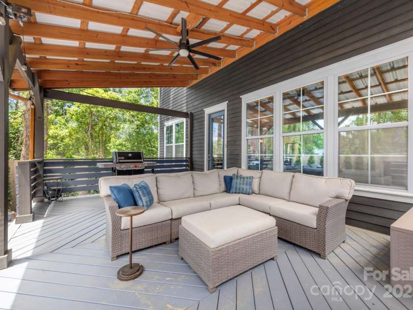 1620 Arnold Drive, Charlotte, NC 28205.  MLS# CAR4261457, YatesRealty ID 30365. 