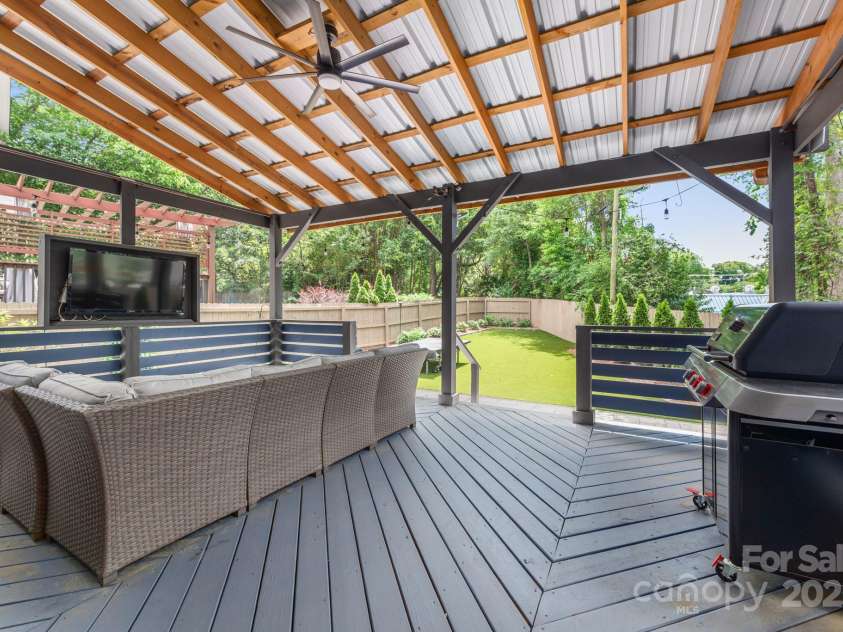 1620 Arnold Drive, Charlotte, NC 28205.  MLS# CAR4261457, YatesRealty ID 30365. 