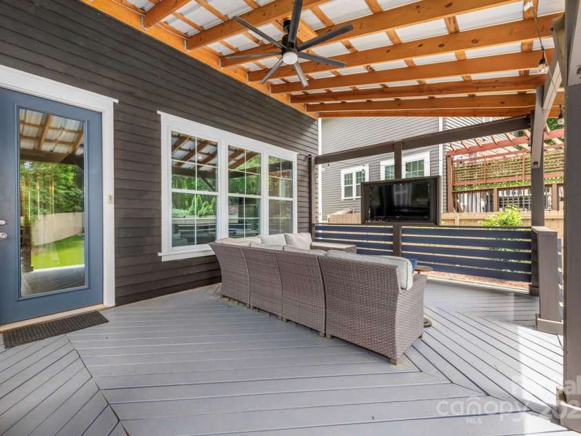 1620 Arnold Drive, Charlotte, NC 28205.  MLS# CAR4261457, YatesRealty ID 30365. 