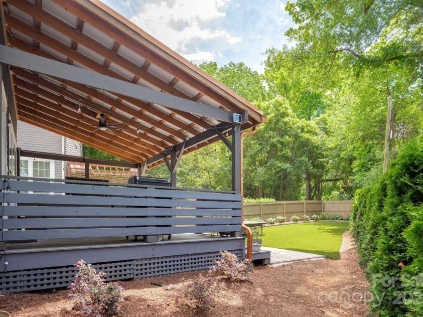 1620 Arnold Drive, Charlotte, NC 28205.  MLS# CAR4261457, YatesRealty ID 30365. 