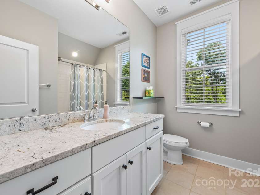 1620 Arnold Drive, Charlotte, NC 28205.  MLS# CAR4261457, YatesRealty ID 30365. 