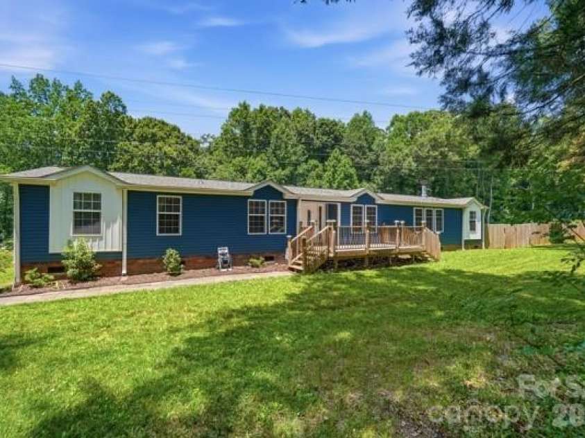 864 Stowe Lane, Gastonia, NC 28056.  MLS# CAR4385631, YatesRealty ID 30365. 