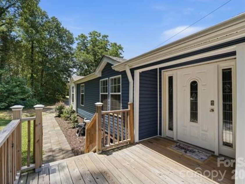 864 Stowe Lane, Gastonia, NC 28056.  MLS# CAR4385631, YatesRealty ID 30365. 