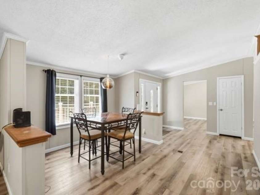 864 Stowe Lane, Gastonia, NC 28056.  MLS# CAR4385631, YatesRealty ID 30365. 