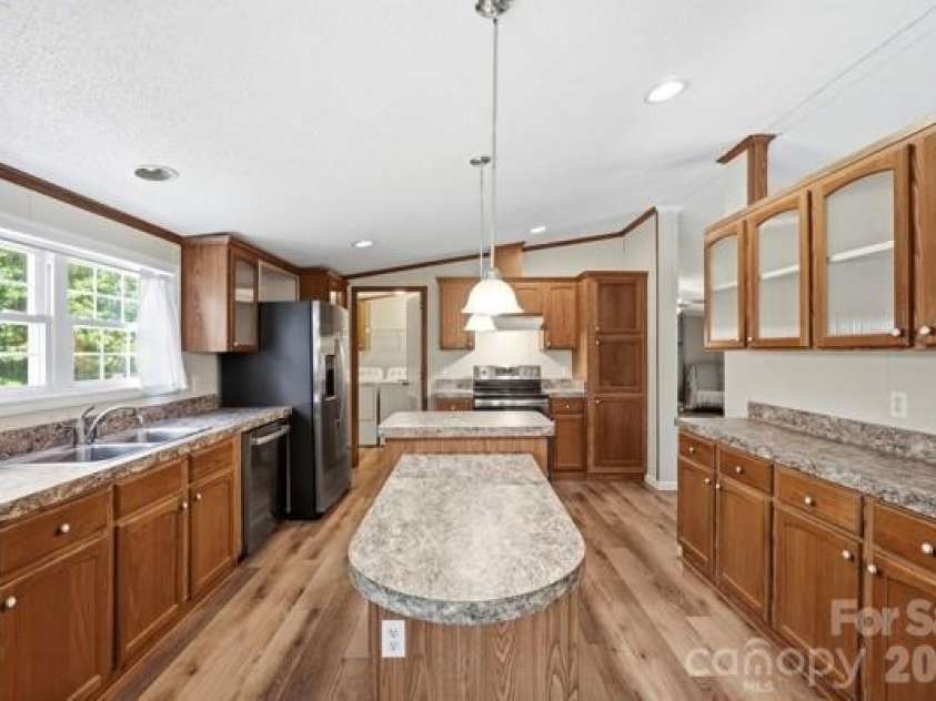 864 Stowe Lane, Gastonia, NC 28056.  MLS# CAR4385631, YatesRealty ID 30365. 