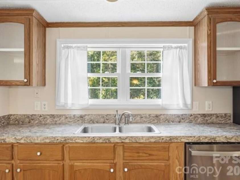 864 Stowe Lane, Gastonia, NC 28056.  MLS# CAR4385631, YatesRealty ID 30365. 