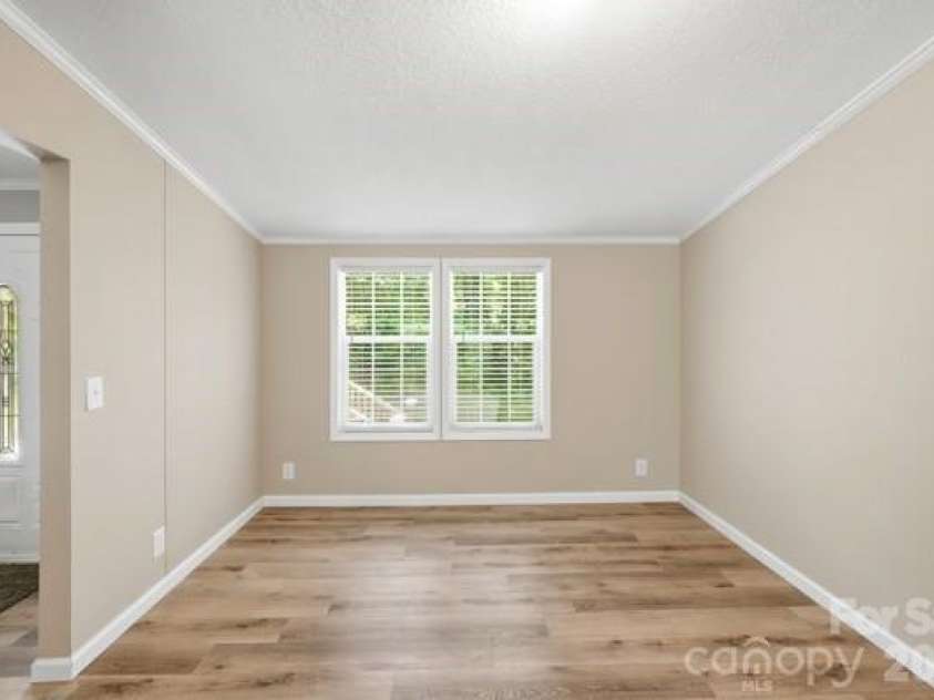 864 Stowe Lane, Gastonia, NC 28056.  MLS# CAR4385631, YatesRealty ID 30365. 