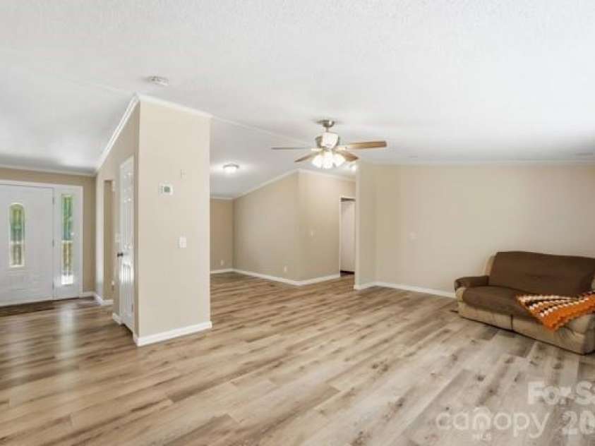 864 Stowe Lane, Gastonia, NC 28056.  MLS# CAR4385631, YatesRealty ID 30365. 