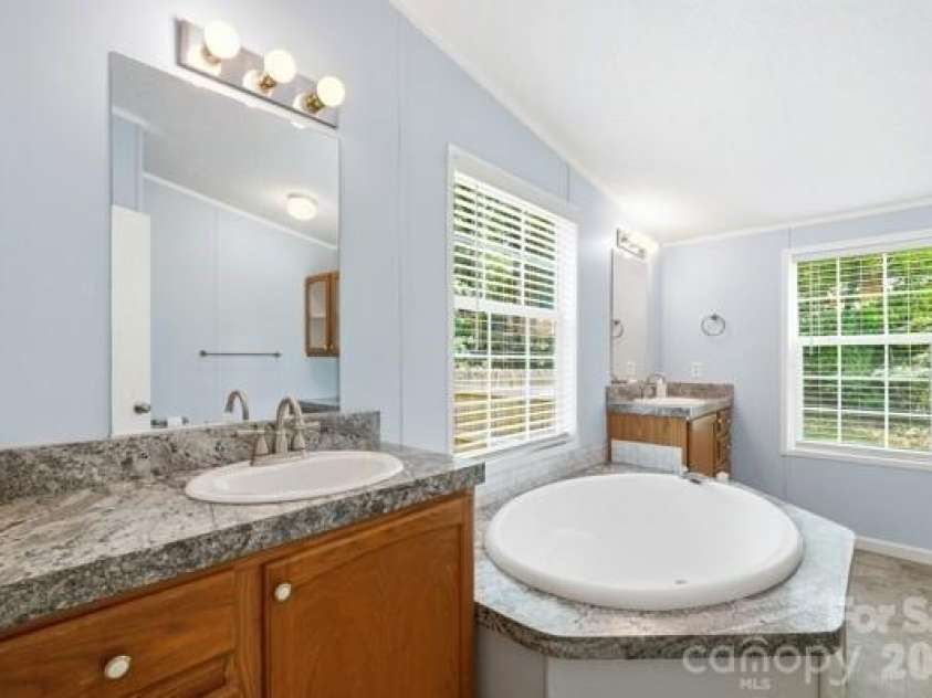 864 Stowe Lane, Gastonia, NC 28056.  MLS# CAR4385631, YatesRealty ID 30365. 