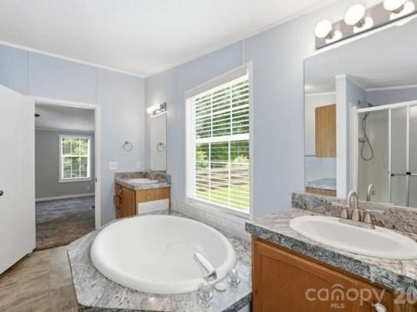 864 Stowe Lane, Gastonia, NC 28056.  MLS# CAR4385631, YatesRealty ID 30365. 