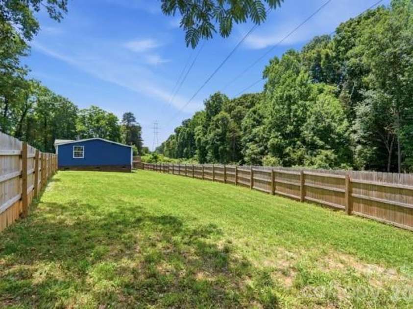 864 Stowe Lane, Gastonia, NC 28056.  MLS# CAR4385631, YatesRealty ID 30365. 