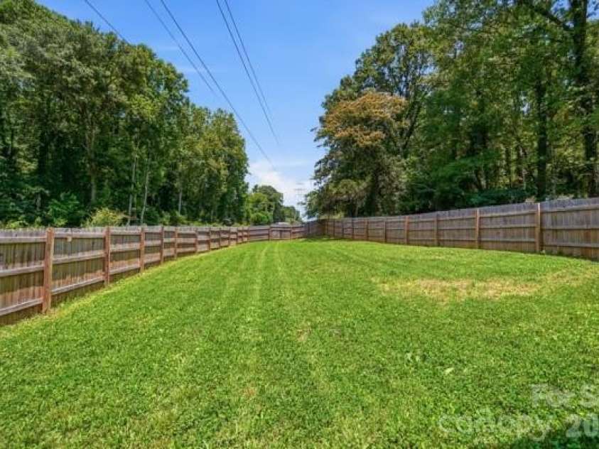 864 Stowe Lane, Gastonia, NC 28056.  MLS# CAR4385631, YatesRealty ID 30365. 