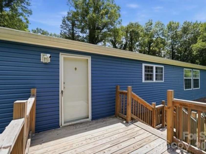 864 Stowe Lane, Gastonia, NC 28056.  MLS# CAR4385631, YatesRealty ID 30365. 