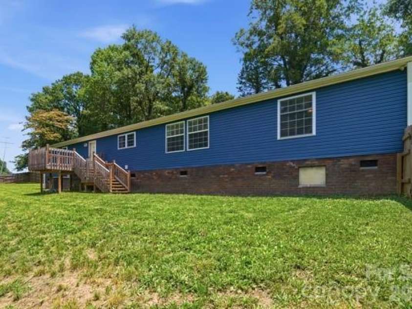864 Stowe Lane, Gastonia, NC 28056.  MLS# CAR4385631, YatesRealty ID 30365. 