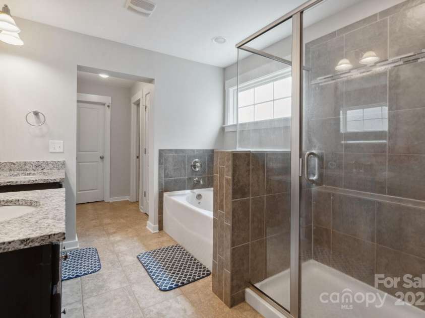 10012 Michael Crossing Drive, Charlotte, NC 28213.  MLS# CAR4267353, YatesRealty ID 30366. Bedroom 3 walk-in-closet.