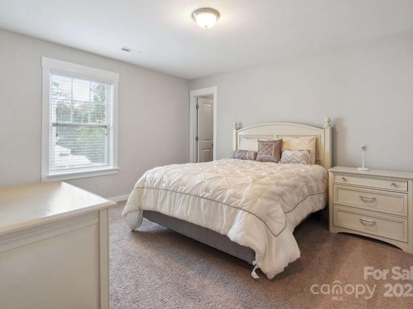 10012 Michael Crossing Drive, Charlotte, NC 28213.  MLS# CAR4267353, YatesRealty ID 30366. Bedroom 4 - cozy and clean with walk-in closet.
