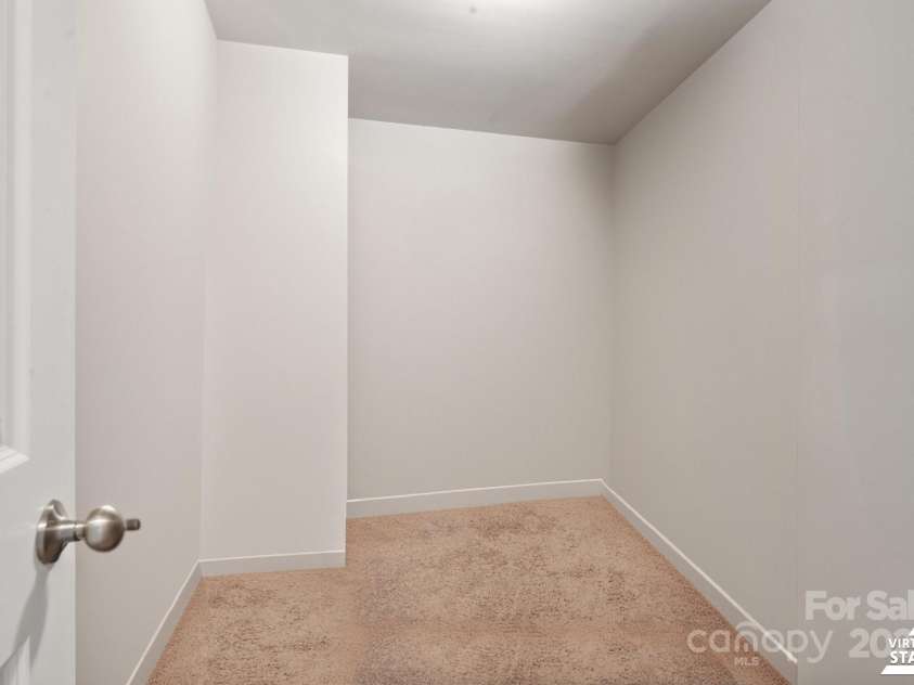10012 Michael Crossing Drive, Charlotte, NC 28213.  MLS# CAR4267353, YatesRealty ID 30366. Flex space - located within the primary bedroom. Can be used as a sitting room, nursery or study.