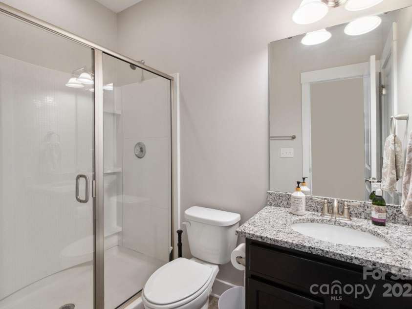 10012 Michael Crossing Drive, Charlotte, NC 28213.  MLS# CAR4267353, YatesRealty ID 30366. Primary bedroom - with abundant natural lighting.