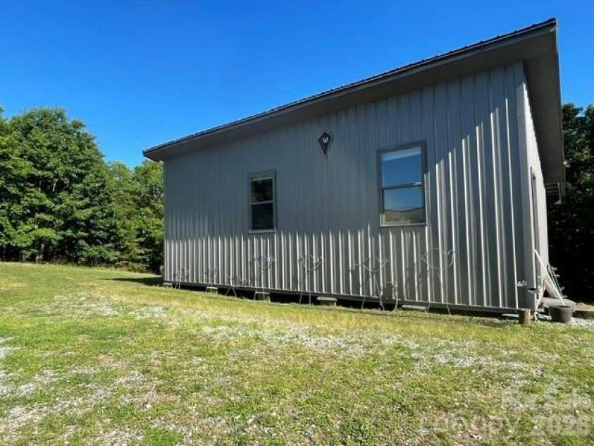 1300 Towery Trace, Ellenboro, NC 28040.  MLS# CAR4389985, YatesRealty ID 30368. 
