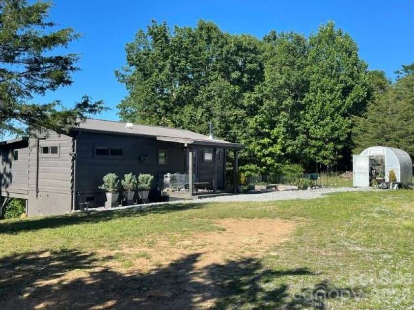 1300 Towery Trace, Ellenboro, NC 28040.  MLS# CAR4389985, YatesRealty ID 30368. 
