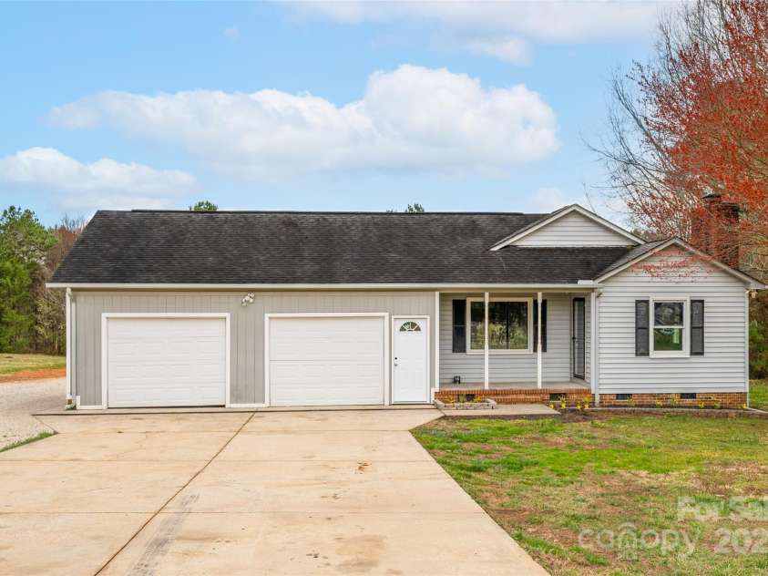 155 Country Lane, Mooresville, NC 28115.  MLS# CAR4235739, YatesRealty ID 3037. 