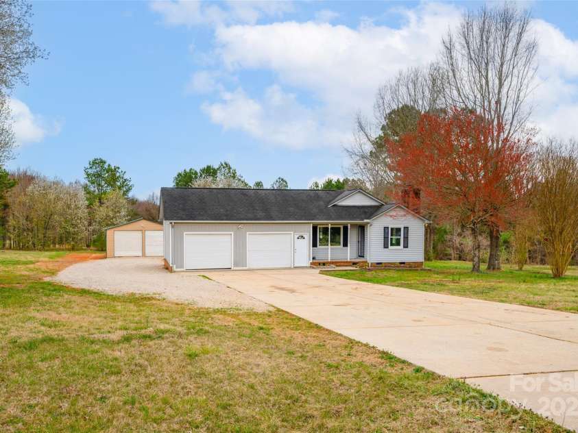 155 Country Lane, Mooresville, NC 28115.  MLS# CAR4235739, YatesRealty ID 3037. 