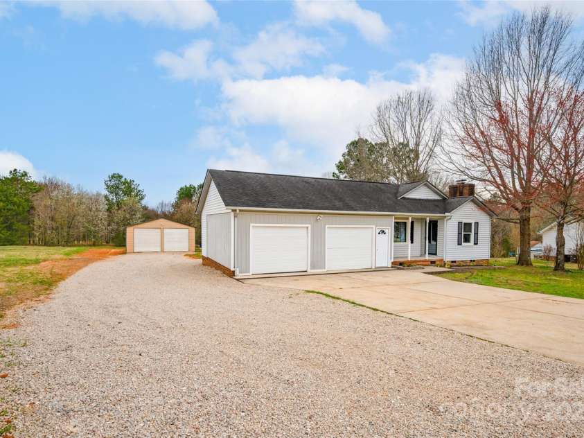 155 Country Lane, Mooresville, NC 28115.  MLS# CAR4235739, YatesRealty ID 3037. 