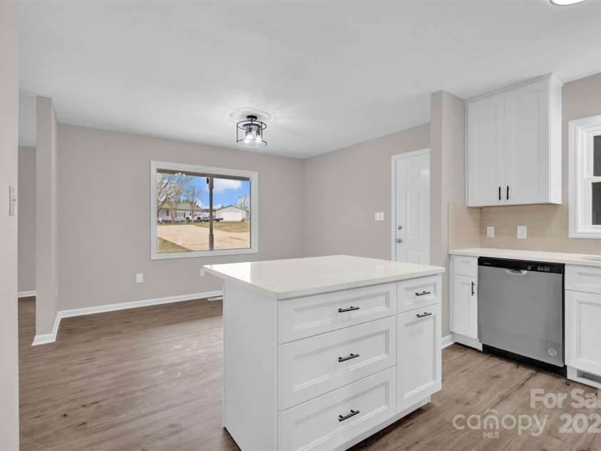 155 Country Lane, Mooresville, NC 28115.  MLS# CAR4235739, YatesRealty ID 3037. 