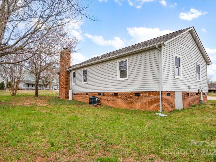 155 Country Lane, Mooresville, NC 28115.  MLS# CAR4235739, YatesRealty ID 3037. 