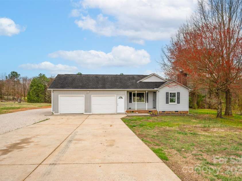 155 Country Lane, Mooresville, NC 28115.  MLS# CAR4235739, YatesRealty ID 3037. 