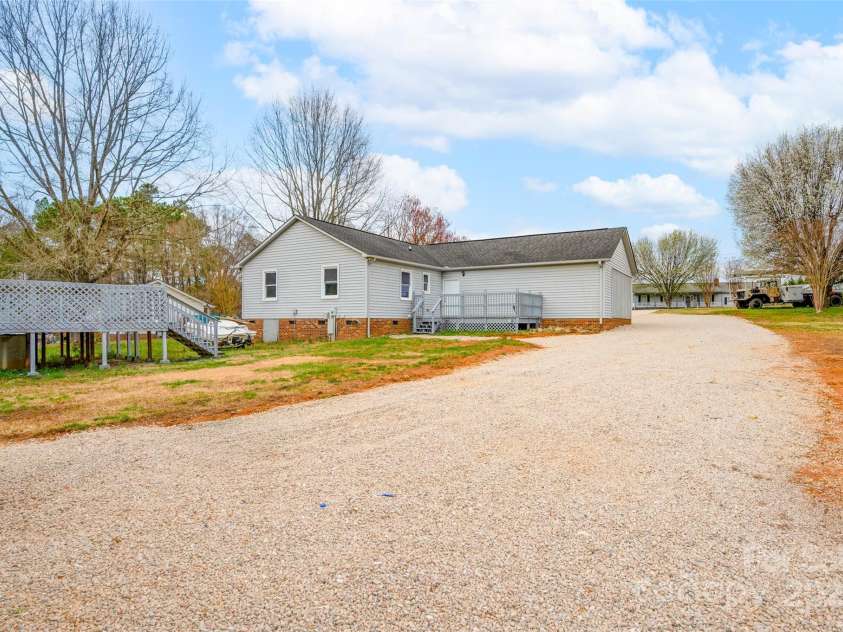 155 Country Lane, Mooresville, NC 28115.  MLS# CAR4235739, YatesRealty ID 3037. 
