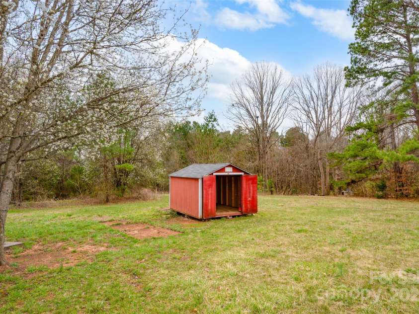 155 Country Lane, Mooresville, NC 28115.  MLS# CAR4235739, YatesRealty ID 3037. 