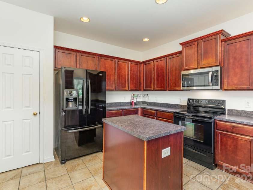 6237 Shelley Avenue, Charlotte, NC 28269.  MLS# CAR4224601, YatesRealty ID 3037. 