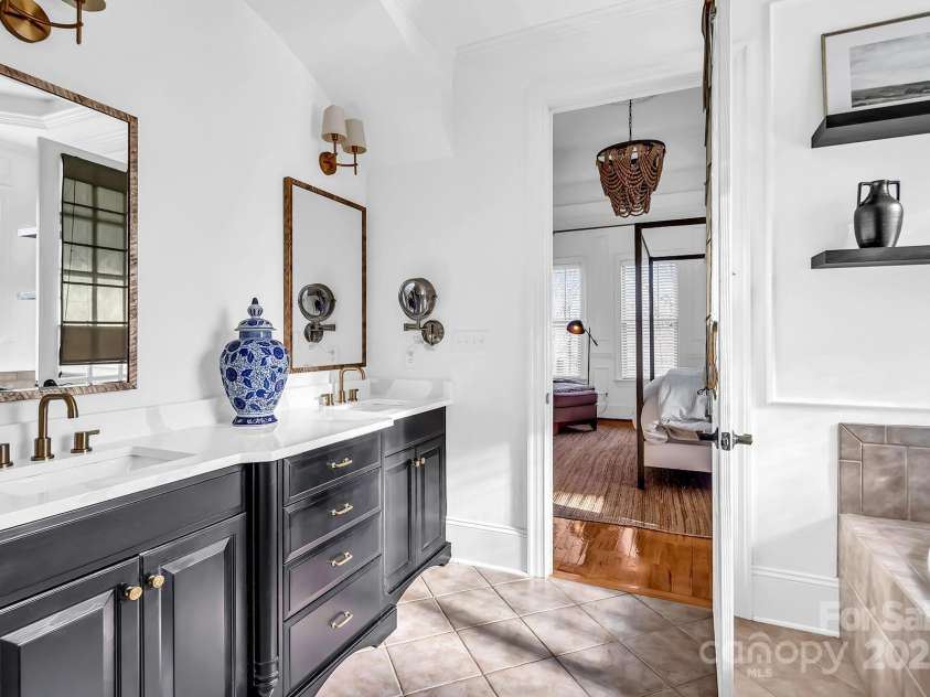 394 Stone Cliff Lane, Clover, SC 29710.  MLS# CAR4268613, YatesRealty ID 30370. Primary Bathroom