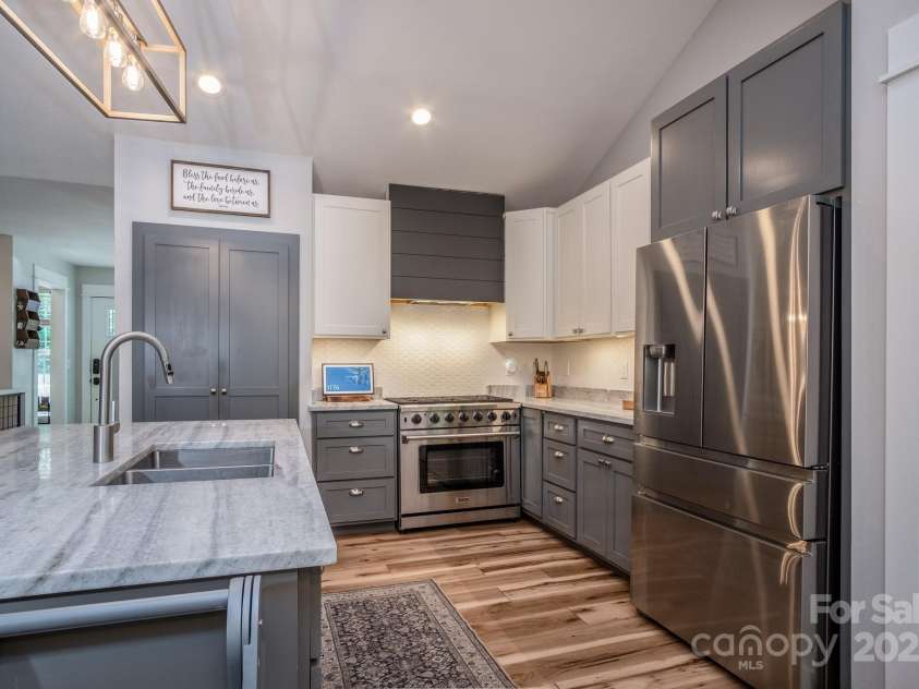 50 Red Clover Lane, Pisgah Forest, NC 28768.  MLS# CAR4271803, YatesRealty ID 30371. A chef's kitchen, gas range, walk-in panrty