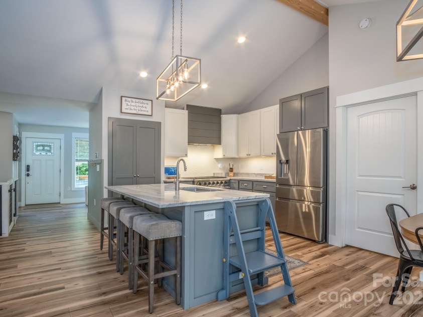 50 Red Clover Lane, Pisgah Forest, NC 28768.  MLS# CAR4271803, YatesRealty ID 30371. Island seats 4