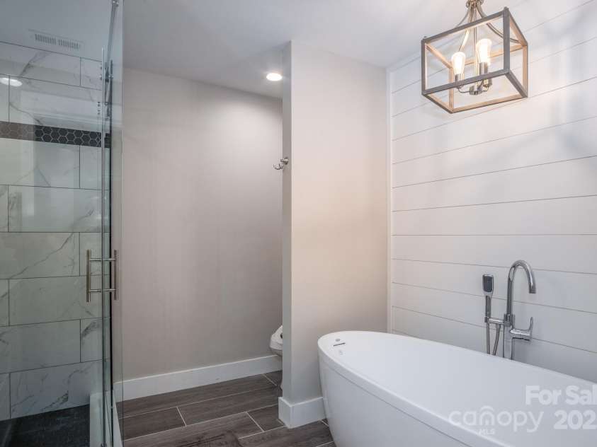 50 Red Clover Lane, Pisgah Forest, NC 28768.  MLS# CAR4271803, YatesRealty ID 30371. Soaking tub