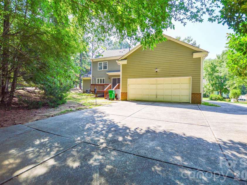 9604 Stanton Green Court, Charlotte, NC 28277.  MLS# CAR4393459, YatesRealty ID 30373. 
