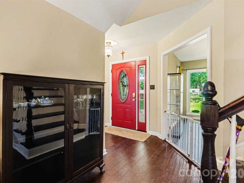 141 32nd Avenue, Hickory, NC 28601.  MLS# CAR4393399, YatesRealty ID 30374. 