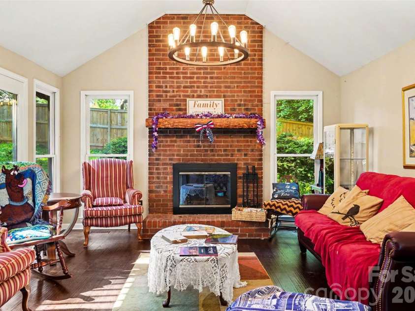 141 32nd Avenue, Hickory, NC 28601.  MLS# CAR4393399, YatesRealty ID 30374. 