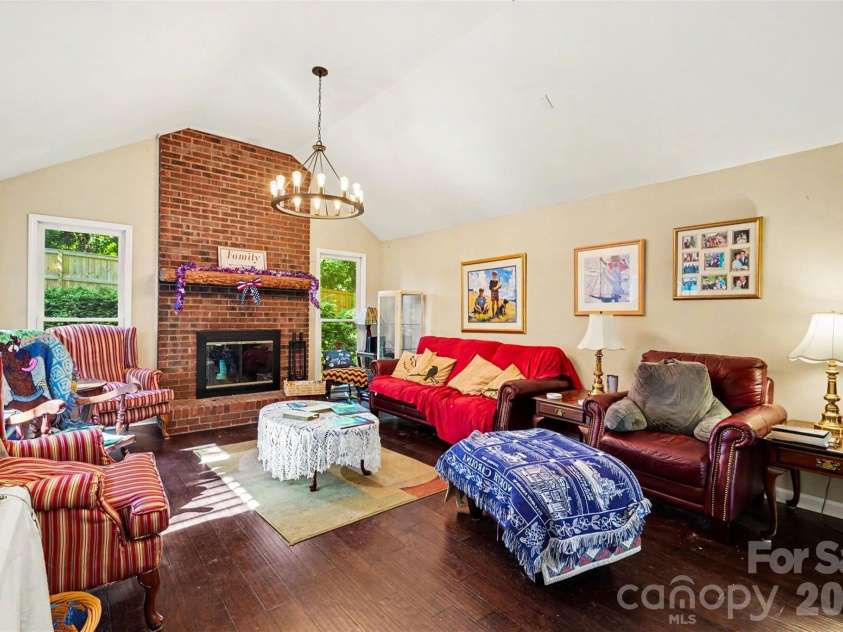 141 32nd Avenue, Hickory, NC 28601.  MLS# CAR4393399, YatesRealty ID 30374. 