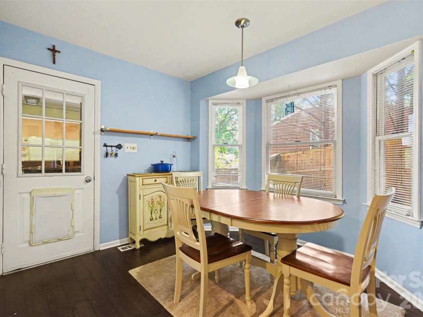 141 32nd Avenue, Hickory, NC 28601.  MLS# CAR4393399, YatesRealty ID 30374. 