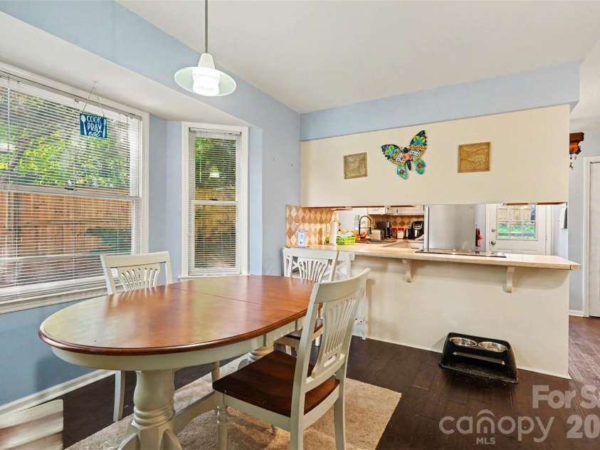 141 32nd Avenue, Hickory, NC 28601.  MLS# CAR4393399, YatesRealty ID 30374. 