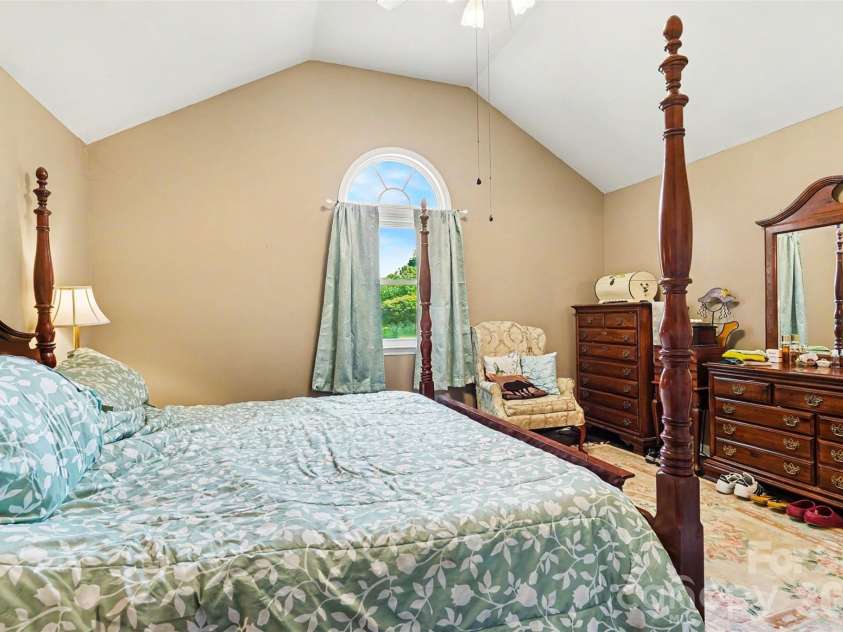 141 32nd Avenue, Hickory, NC 28601.  MLS# CAR4393399, YatesRealty ID 30374. 