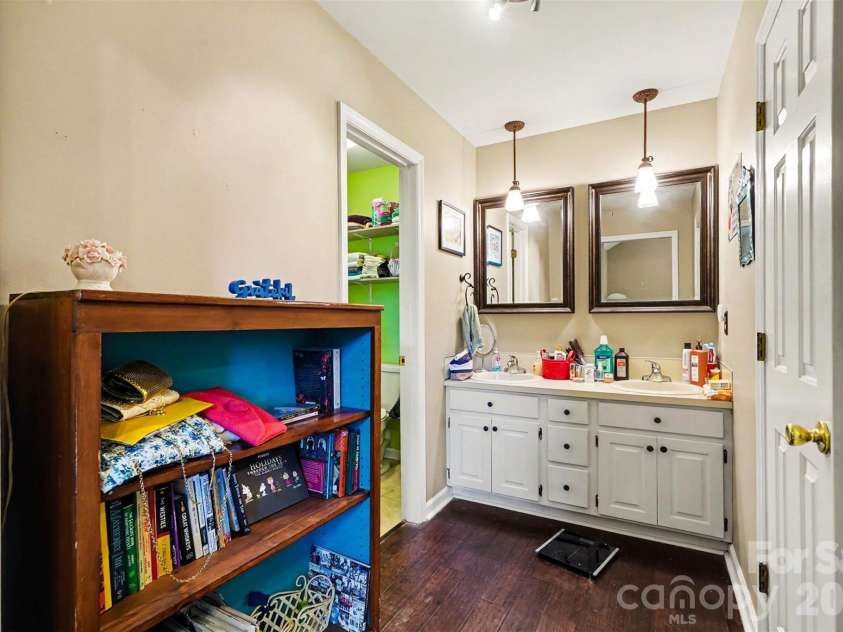 141 32nd Avenue, Hickory, NC 28601.  MLS# CAR4393399, YatesRealty ID 30374. 