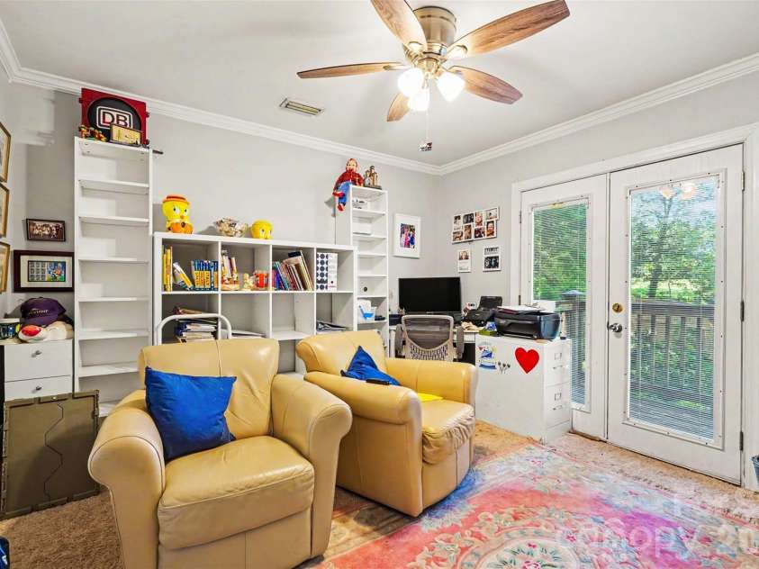 141 32nd Avenue, Hickory, NC 28601.  MLS# CAR4393399, YatesRealty ID 30374. 