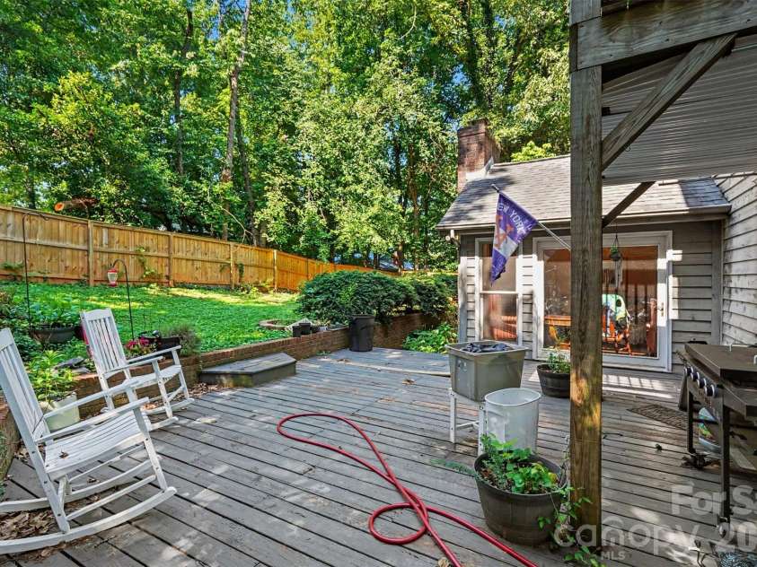 141 32nd Avenue, Hickory, NC 28601.  MLS# CAR4393399, YatesRealty ID 30374. 