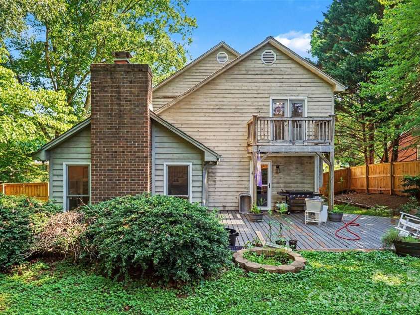 141 32nd Avenue, Hickory, NC 28601.  MLS# CAR4393399, YatesRealty ID 30374. 