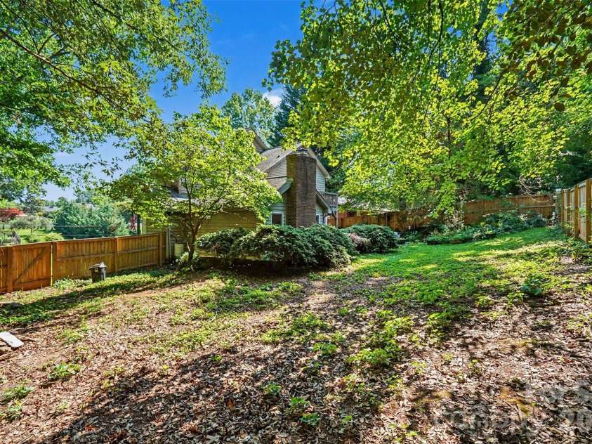141 32nd Avenue, Hickory, NC 28601.  MLS# CAR4393399, YatesRealty ID 30374. 